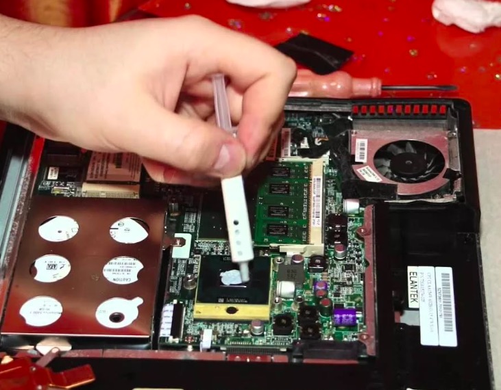 Чистка ноутбука от пыли и замена термопасты в районе Гольяново города Москвы