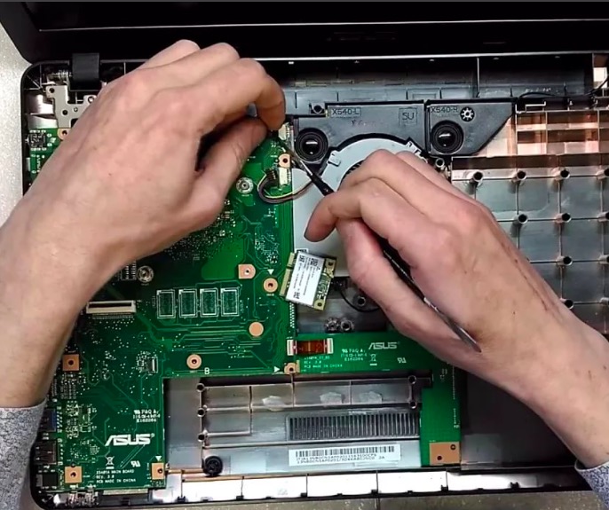 Замена материнской платы на ноутбуке Замена материнской платы на ноутбуке в районе Гольяново города Москвы